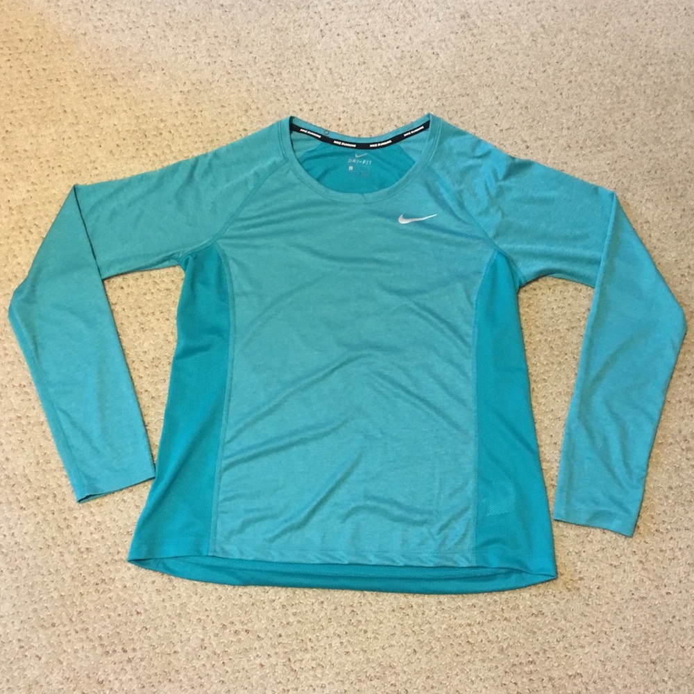 NWOT Women’s Nike dry fit long sleeve shirt